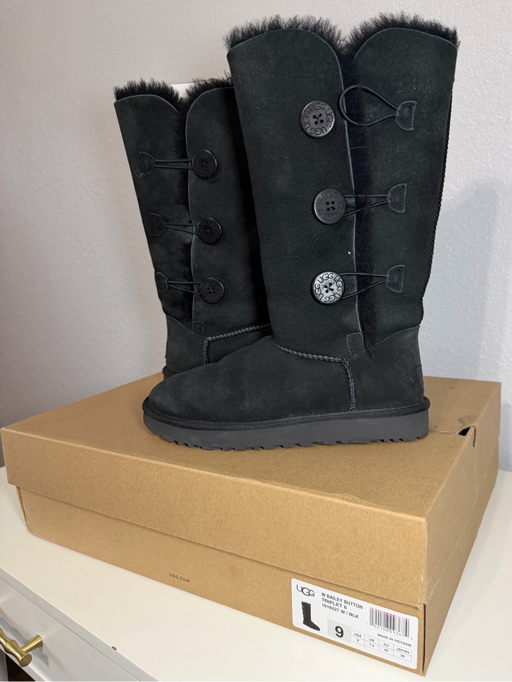 UGG Bailey Button Triplet Black Boots Worn Once Original Box DISCONTINUED STYLE!